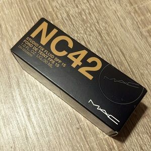Mac NC42 studio fix fluid spf 15 foundation